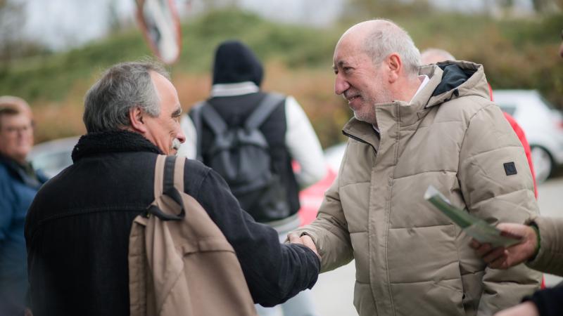 Contacto com trabalhadores da AAPICO